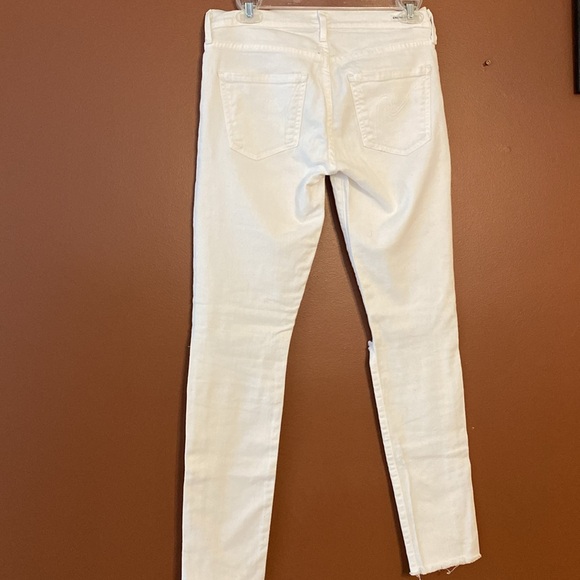 Citizens of Humanity ladies white denim in size 26.  Distressed with raw hemline - Picture 3 of 12